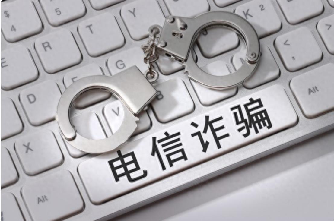 柬埔寨这次查到的，不是躲在园区里敲键盘的诈骗人员，而是一名本该守住国门的移民警察