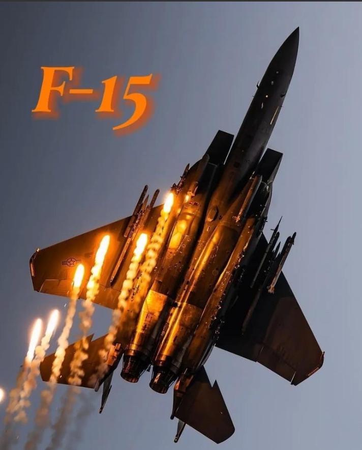 当地时间 3 月 17 日夜间，美军出动 F15E 战机群投掷多枚 5000 磅