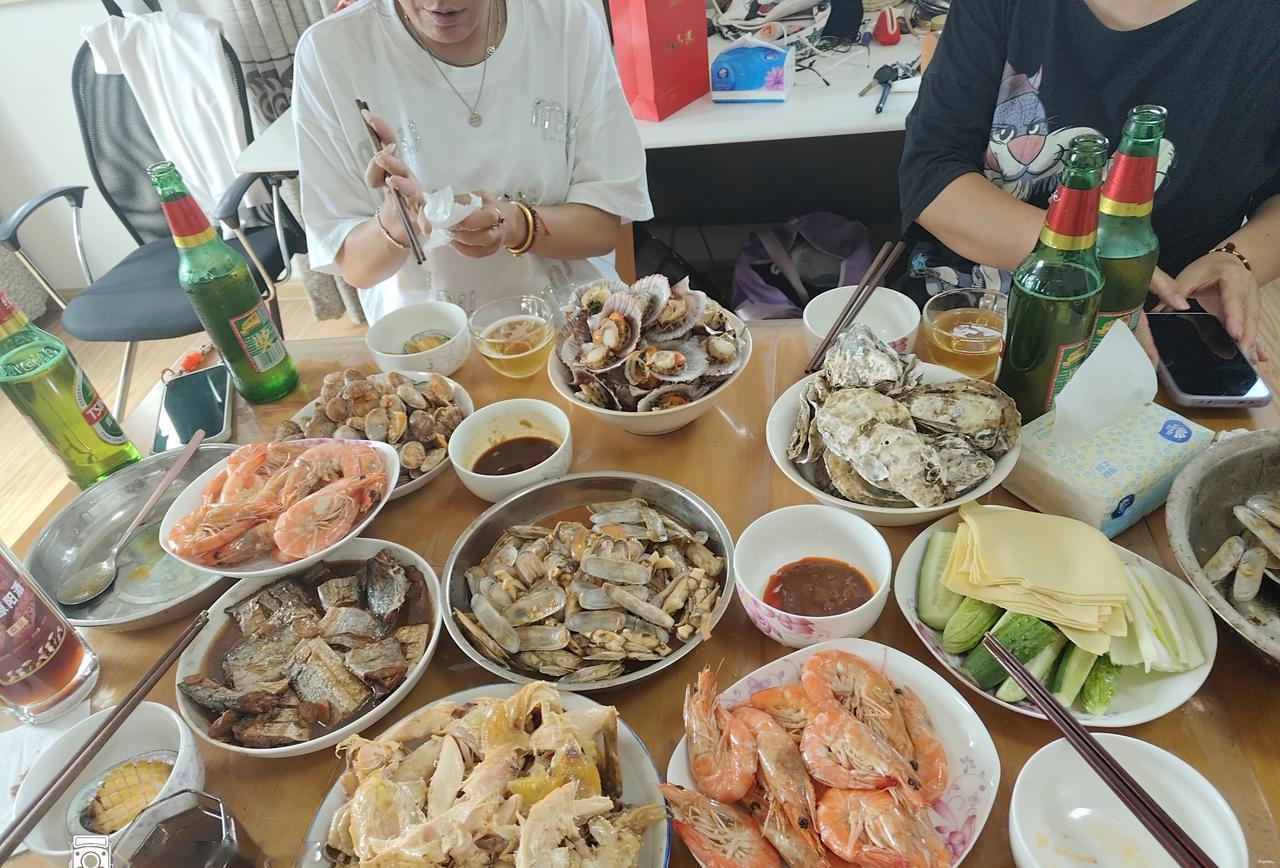 昨天晚上在六哥房子里又喝多了，昨天早上我给六哥打电话说，六哥打发美女小司机去日照