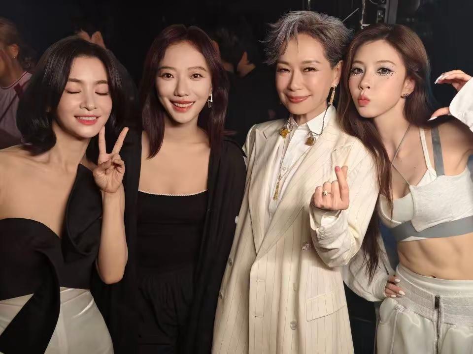 这四位姐姐，你们最欣赏哪一款。叶童宋妍霏