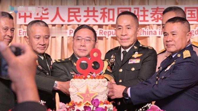 中国八一建军节，泰国隆重庆祝，柬埔寨不闻不问，这装都不装了？
 
7月31日，万