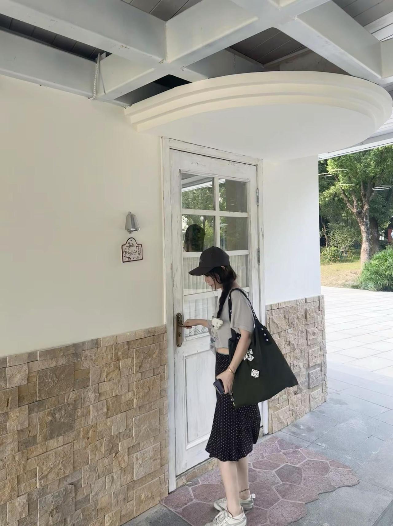 在这没有人情味的世界里、好好珍惜身边无条件无利益前提下、还能对你好的人！刘德华 