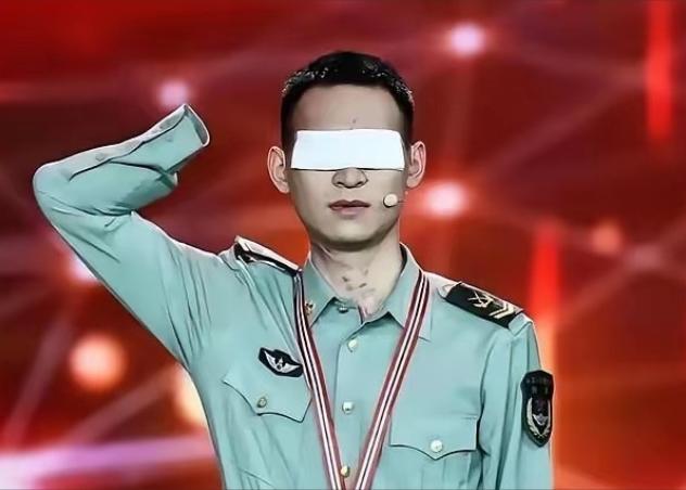 网上有人给杜富国算了笔账：月津贴3万2，国家分了180平的房子，水电燃气全免。看