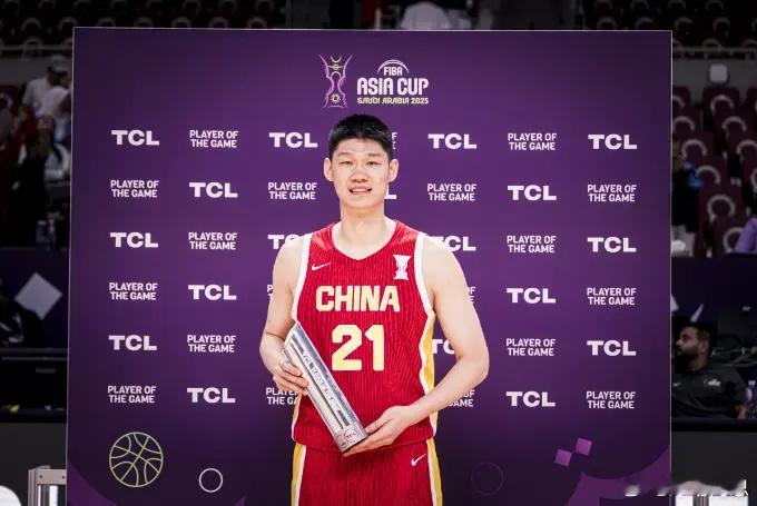 北京时间8月16日，中国男篮将在亚洲杯半决赛对阵“苦主”新西兰男篮，面对本届进攻