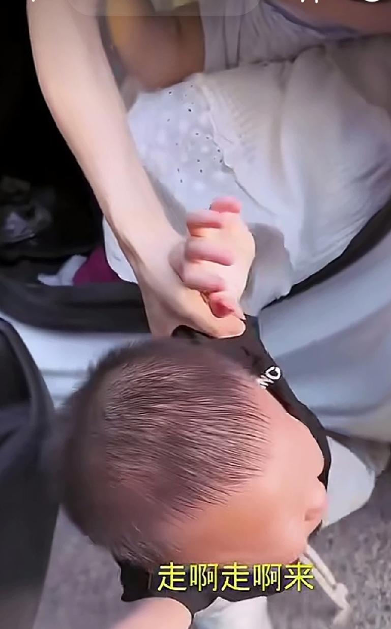 女人往往输在自己身上掉下的那块肉上
离婚最吃亏的当属女人，孩子宛如一把枷锁，将女