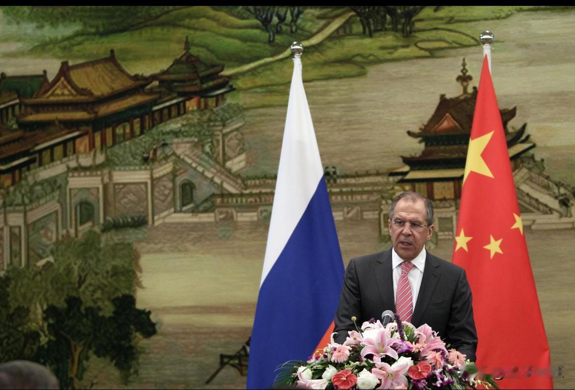 俄罗斯外长拉夫罗夫突然在公开场合抛出一句重磅话，说俄方愿意让中国、美国、英国、法