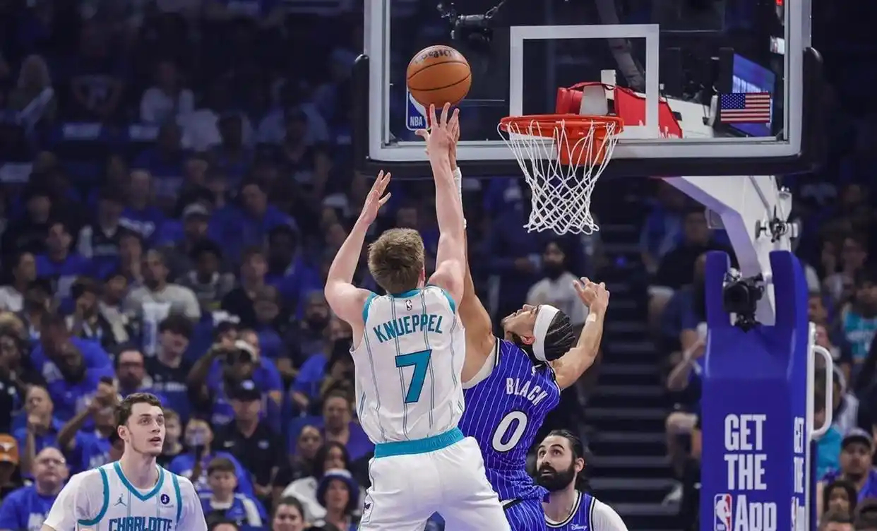 附加赛生死战，魔术121-90大胜黄蜂！班凯罗25分带队狂飙，半场领先31分创附