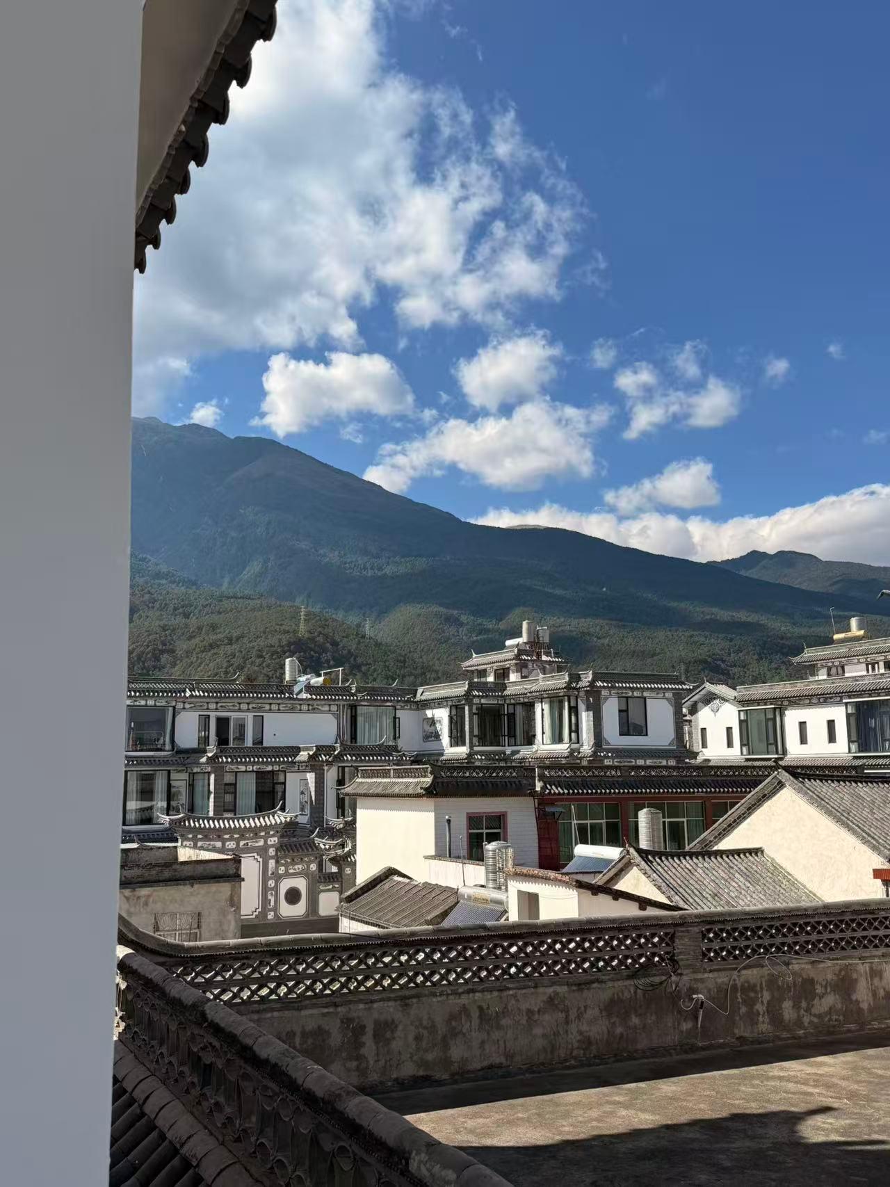 开工第一天被通知放假10天 本身我们刚过完年回到工位的那个心情就是挺坎坷，难过的