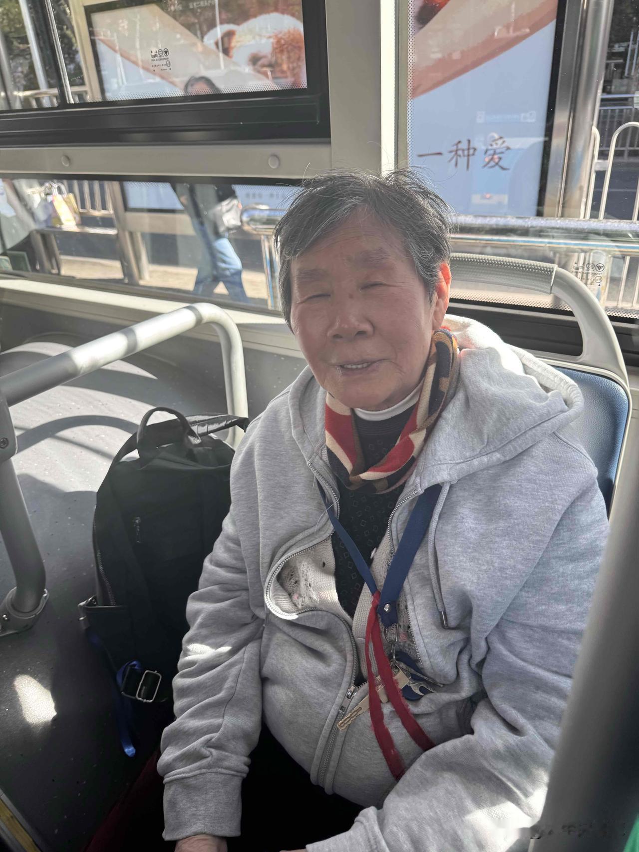 昨天去北京的元大都遗址玩。
到目的地后看时间已经快三点了。我照顾的小孩是四点半下