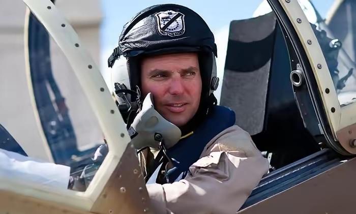 一生苦练飞行技能，为何落得面临60年监禁的下场？
路透社4月16日消息，澳大利亚