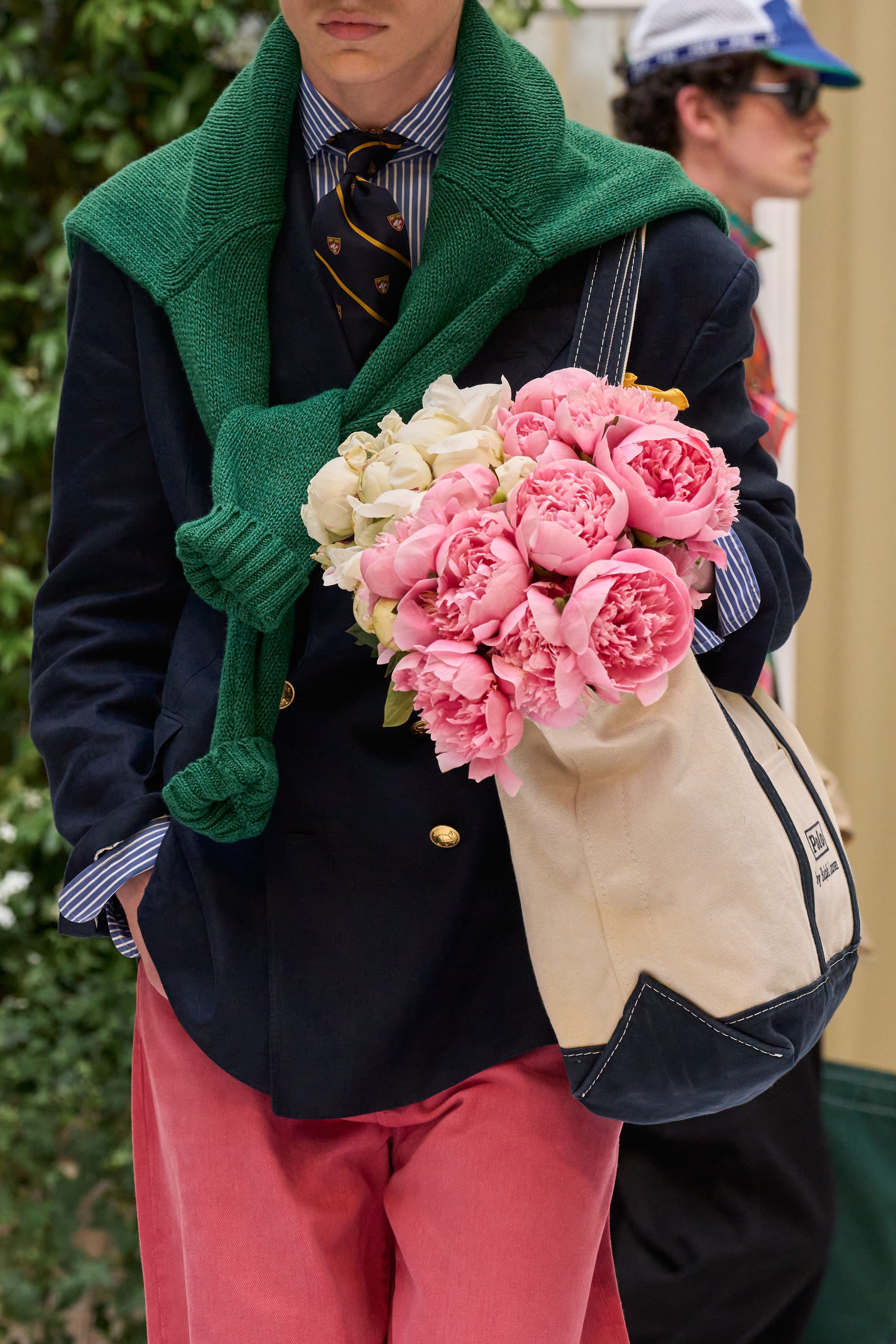 Polo Ralph Lauren 2027男装春夏时装秀一束束美丽的鲜花，以前