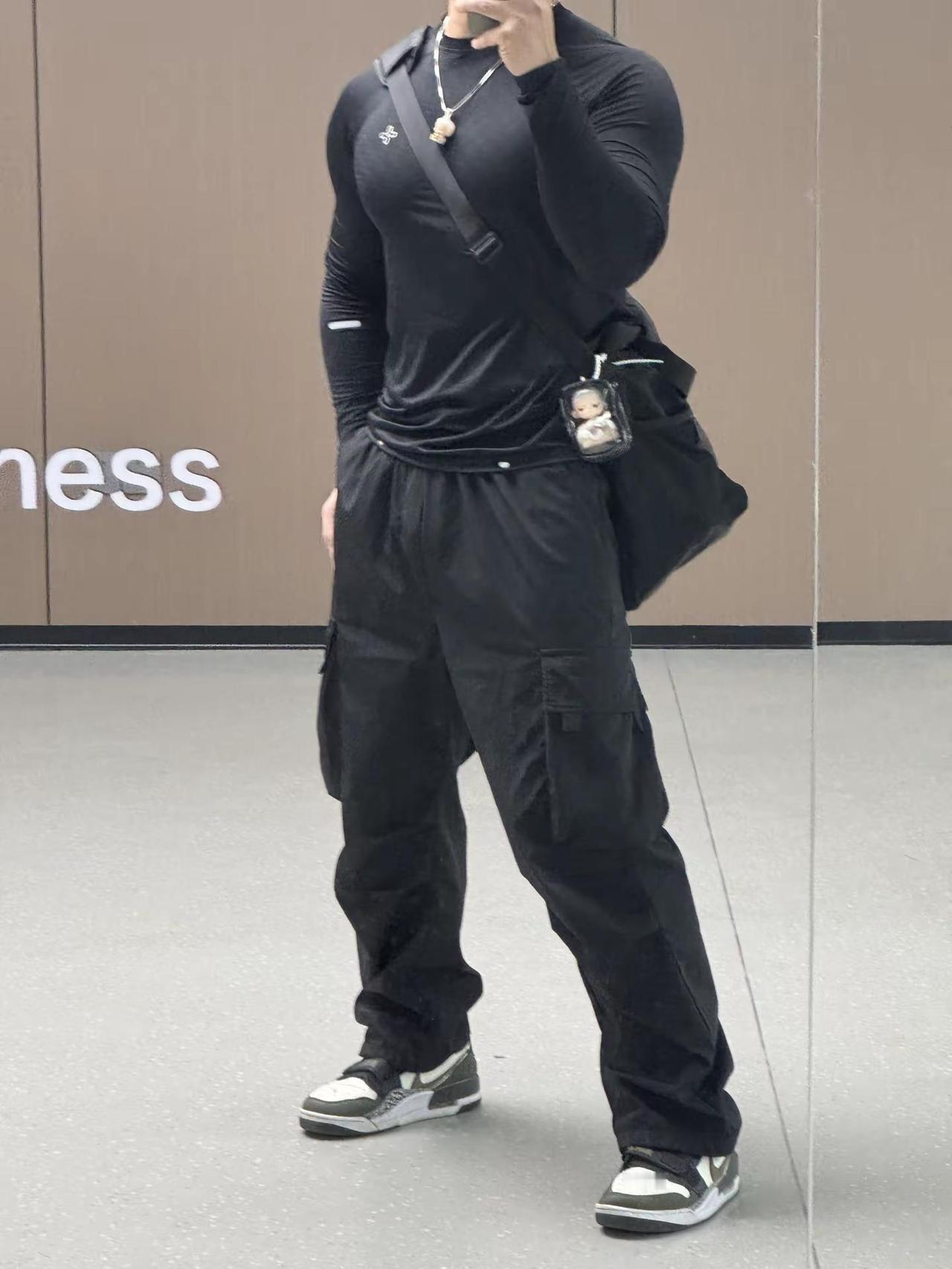 健身搭子 今天的健身搭子是kubo👕：基本单元👖：jeep👞：AJ312健