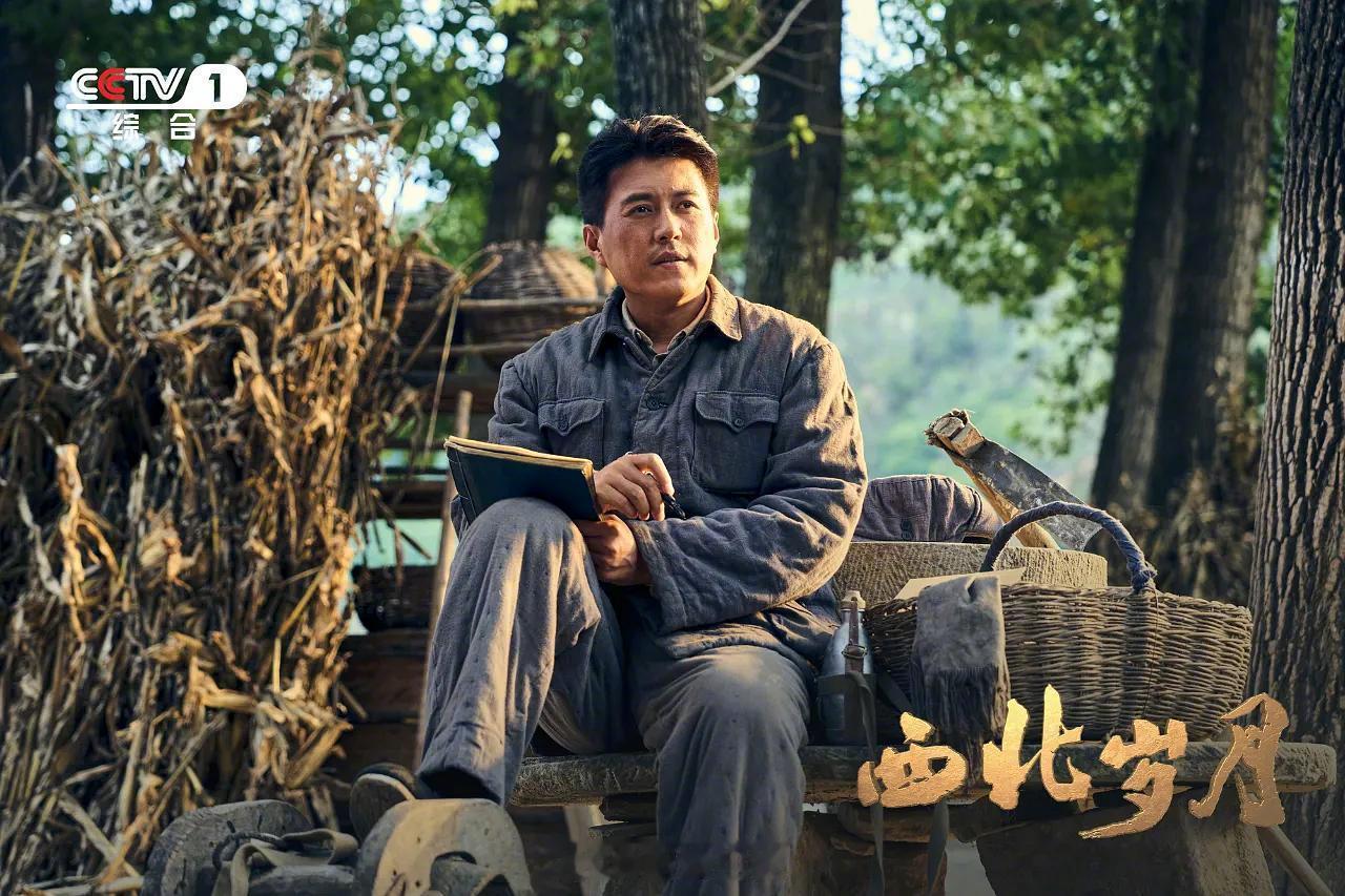 靳东，白玉兰视帝！恭喜靳东凭借《岁月》拿下白玉兰最佳男主角。实至名归！真的不容易