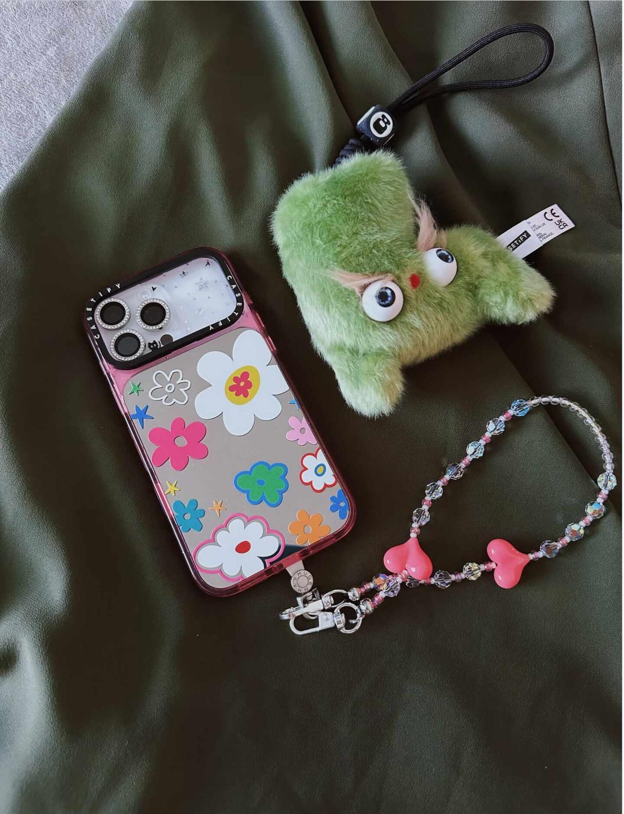 让我看看你的手机壳～我今天是绿色心情💚
casetify毛绒每个都很好看
最近