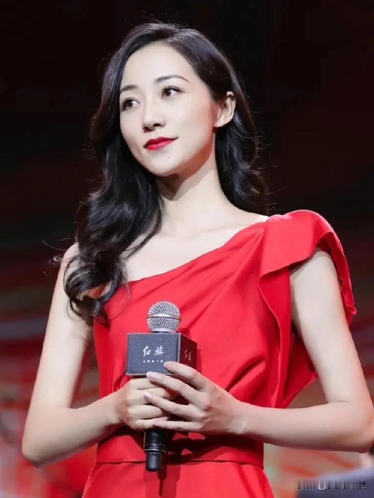 有人称她是
雪中红梅
她是谁
韩雪