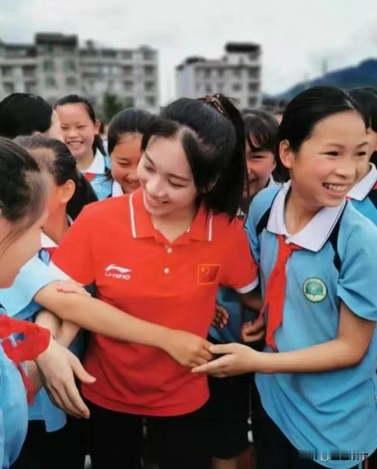 如果国家退役运动员不应该跳热舞做主播，那杨威就不应该做亲子博主，方博就不应该直播