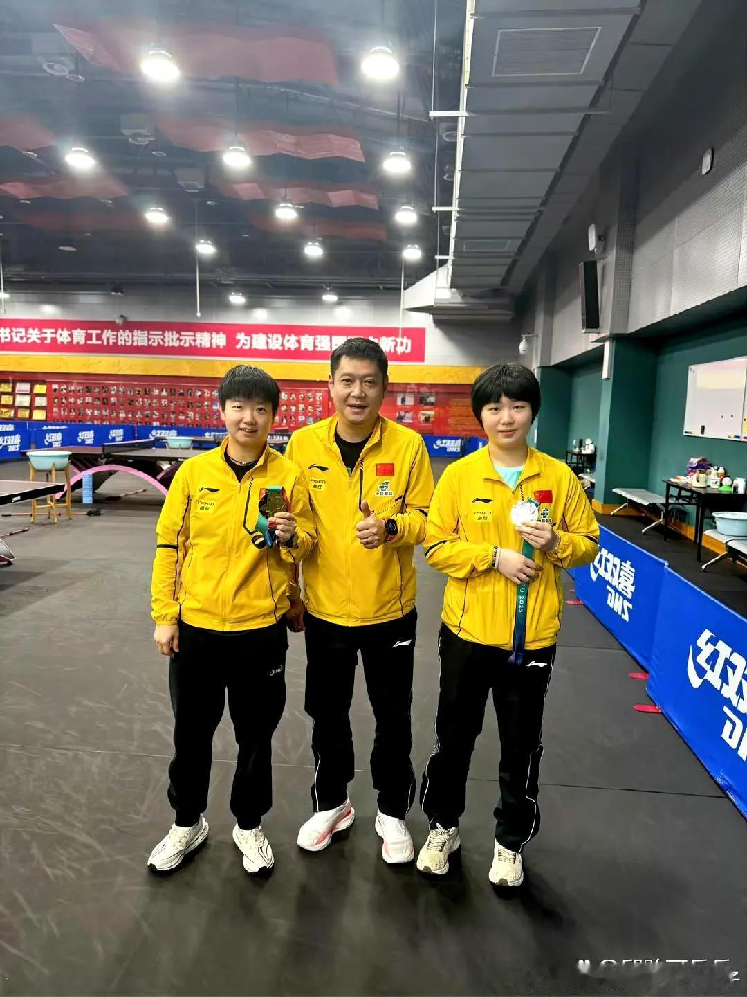 邱贻可最新专访：谈到孙颖莎她们，说——
在印度亚锦赛那会，一餐煮10餐方便面，再