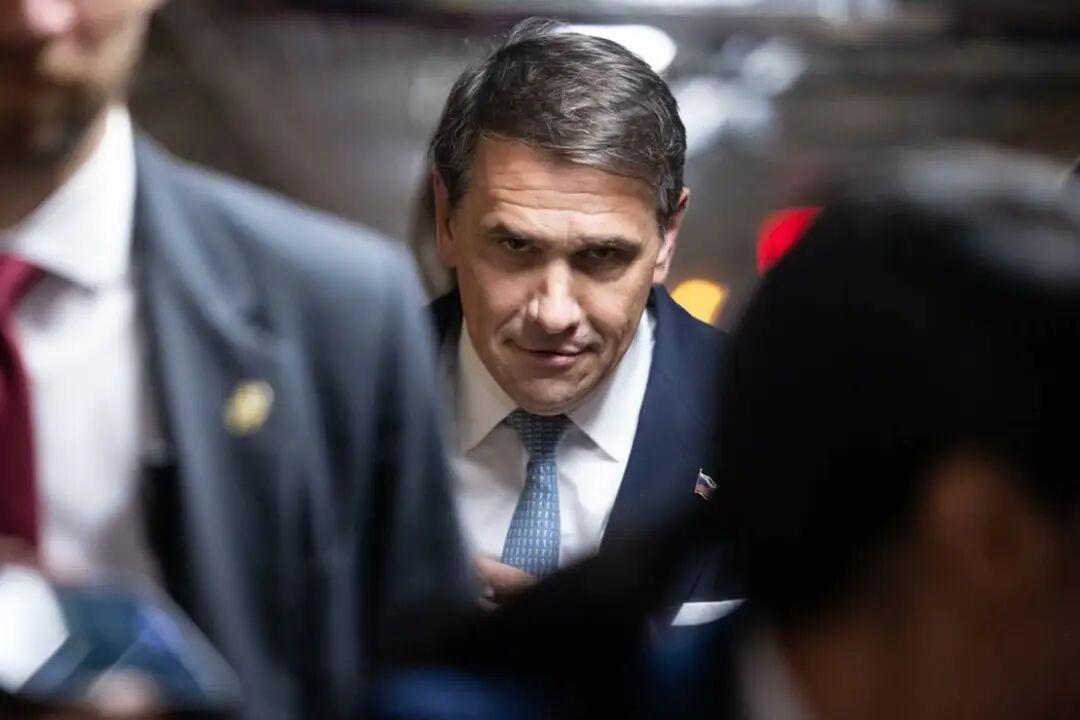 经过与数名心存顾虑的共和党人长达数周的角力，美国国会参议院周六终于以50票对49