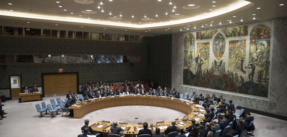美国在联合国拍案而起，怒斥俄罗斯狂轰基辅，尤其点名痛批其竟敢动用“榛树”中程弹道