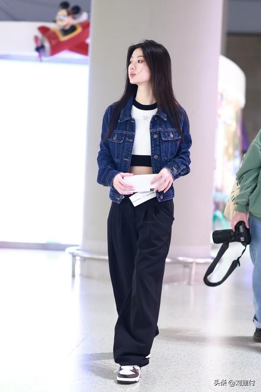 单依纯再道歉 李荣浩称保留追究权 单依纯再道歉，李荣浩称保留追究权
3月29日，