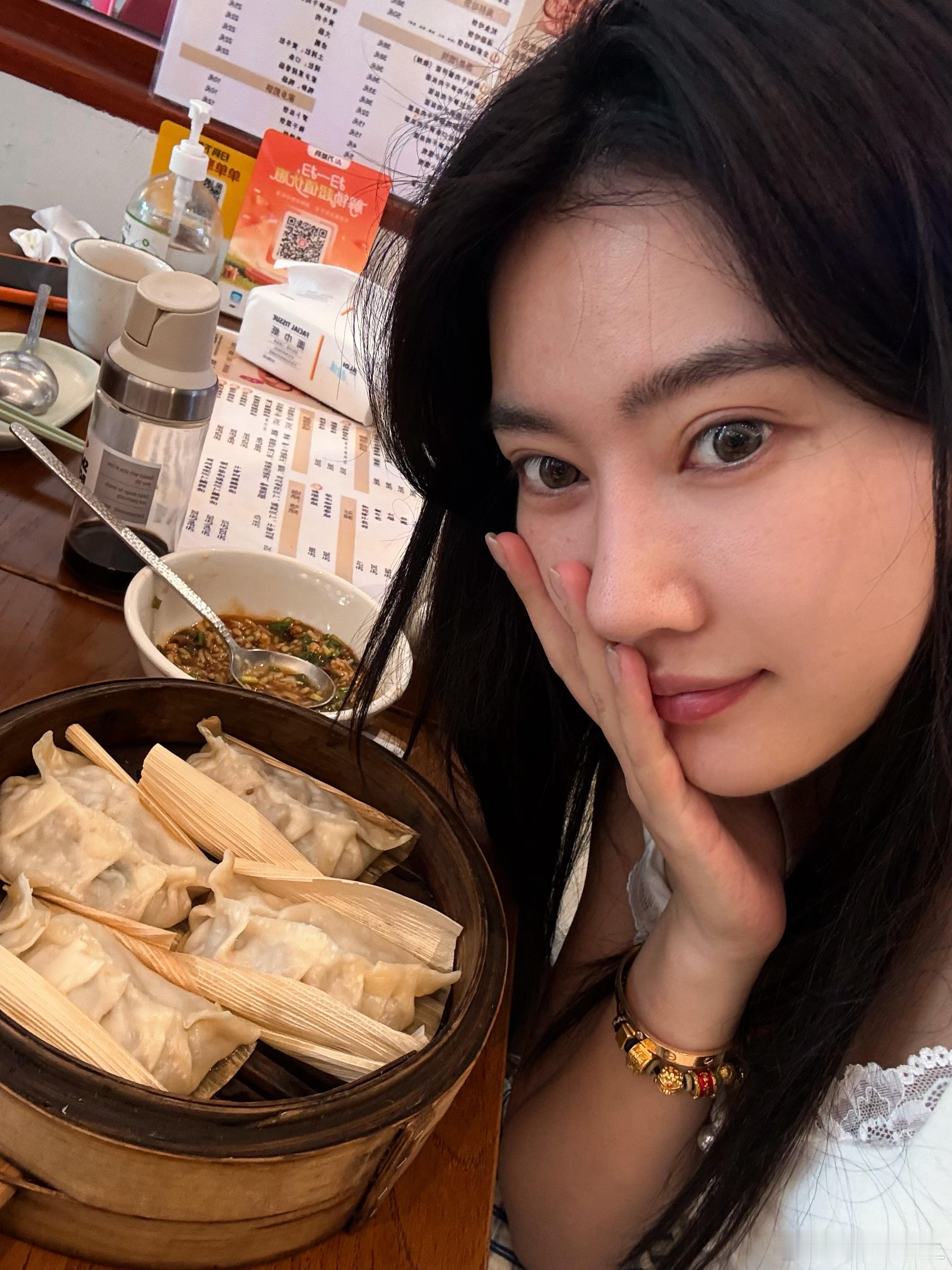 mia的plog时刻 周末漂亮饭~难得出来吃早餐~这饺子也太东北了 上海·宋蛤蛤