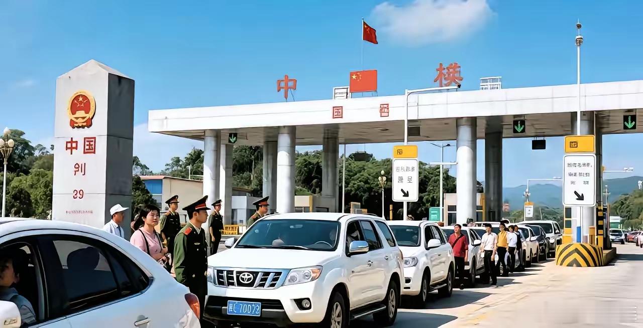 越南是真慌了 ​8月7日越南文旅部宣布：从10月15日起，对中国公民实施单方面免