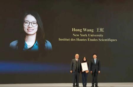 丘成桐先生喊话王虹、邓煜回国任教，这话说得没毛病！两位90后天才同获菲尔兹奖，这