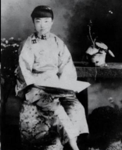 她才是毛泽东的正牌夫人，在去世那一刻，毛泽东伤心欲绝，还特意嘱咐，一定要把她写进