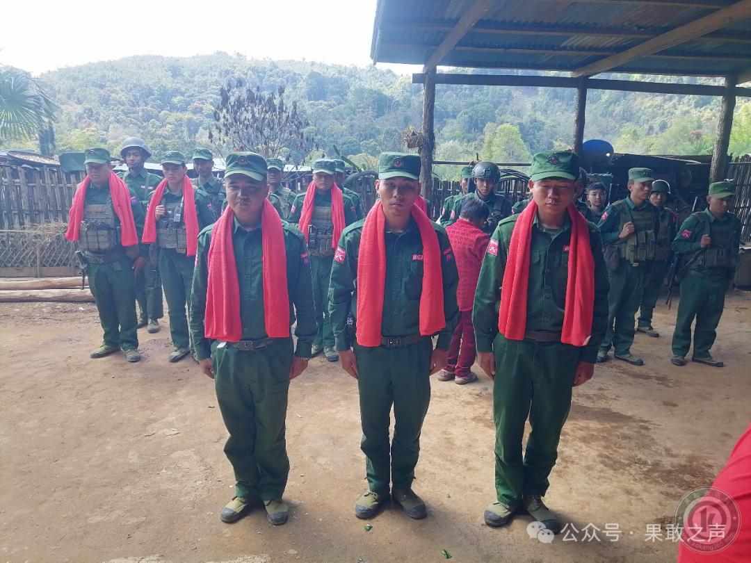 果敢同盟军打赢了受到表彰！

果敢同盟军为在贵概县战斗中取胜的将士们，举行庆功表