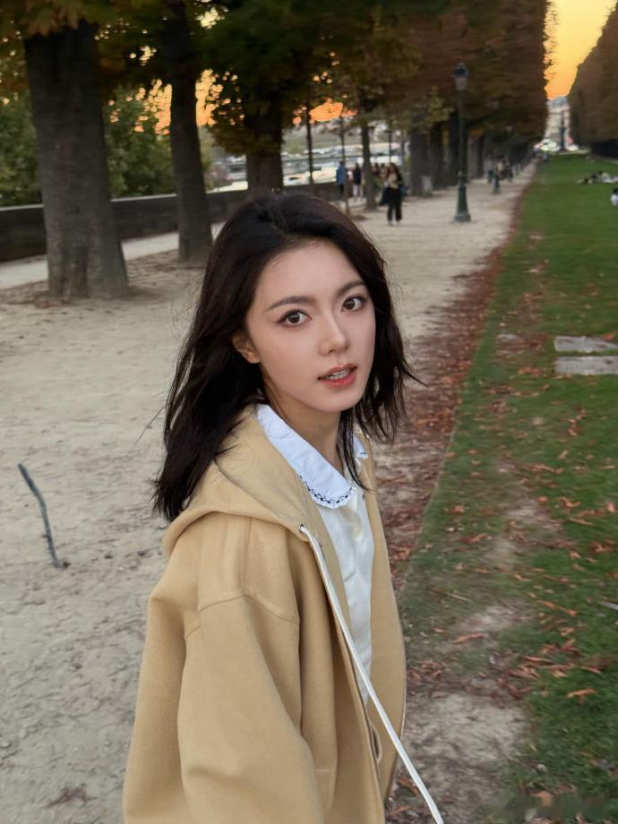 赵今麦脸好小赵今麦和夕阳是一个颜色的赵今麦脸好小，赵今麦和夕阳是一个颜色的，夕阳