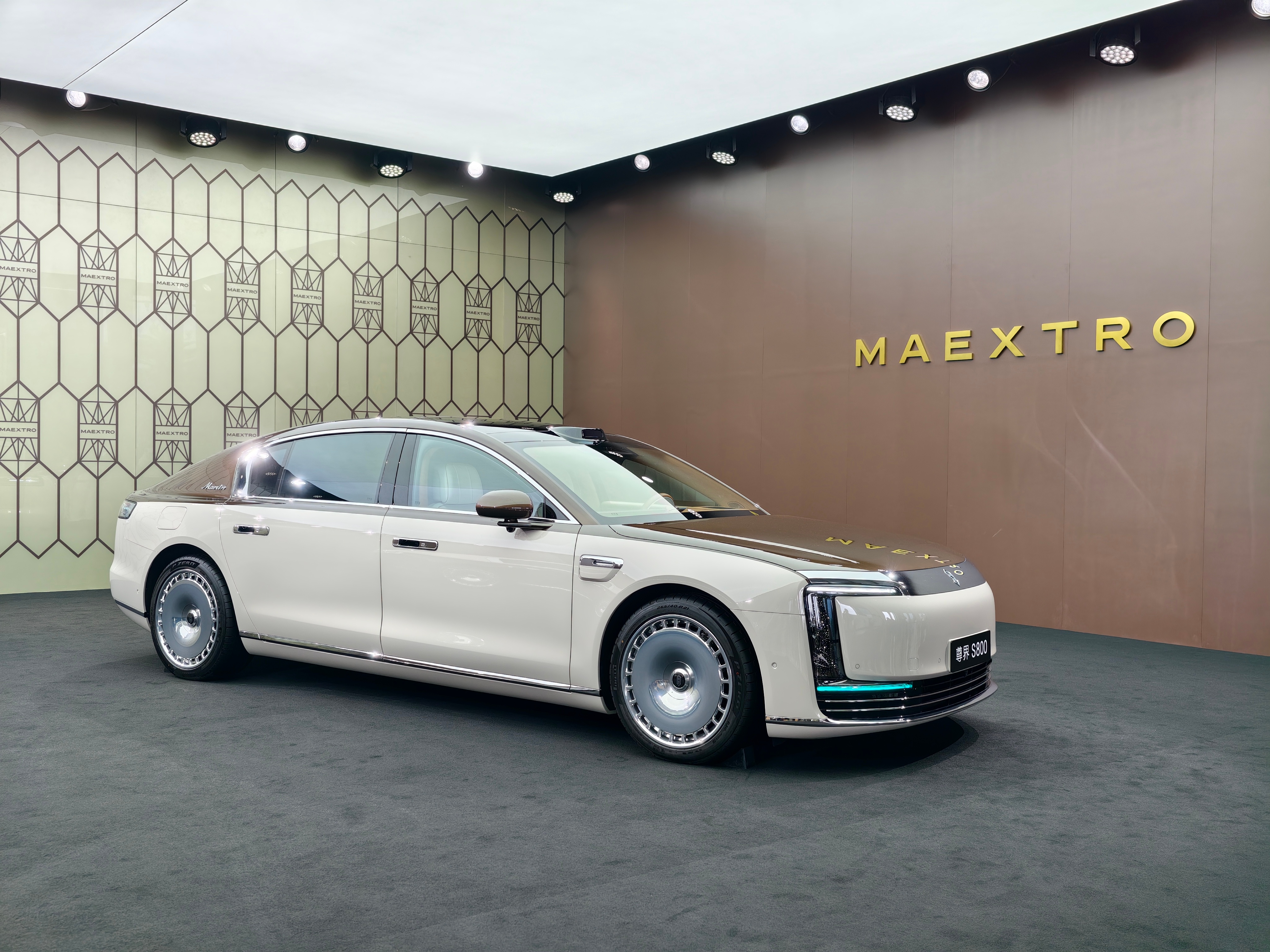 全新S800搭载896线雷达只要72.8万了全新尊界S800尺寸：5480*20