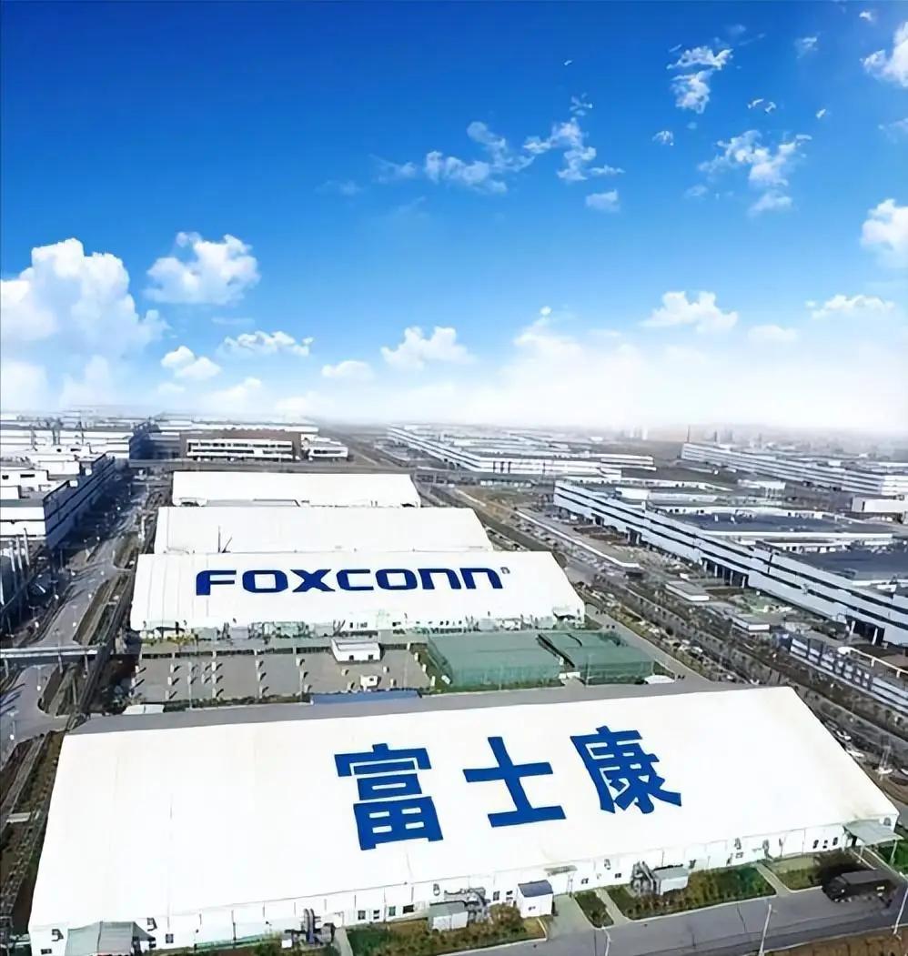 大家发现没，富士康搬走了，去了越南建厂，三星戴尔也离开了中国，去了东南亚建厂，宝