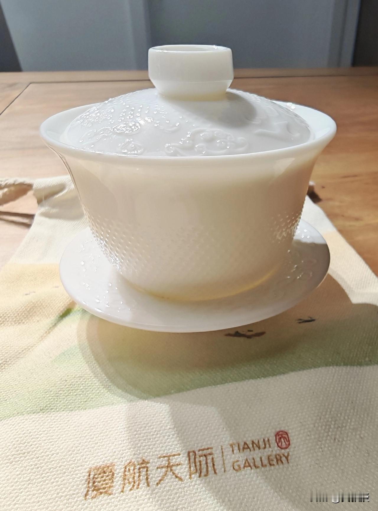 这是哪种陶瓷？
我就说厦门航空服务好
@厦门航空 
今天在航班上觉得这个茶杯不错