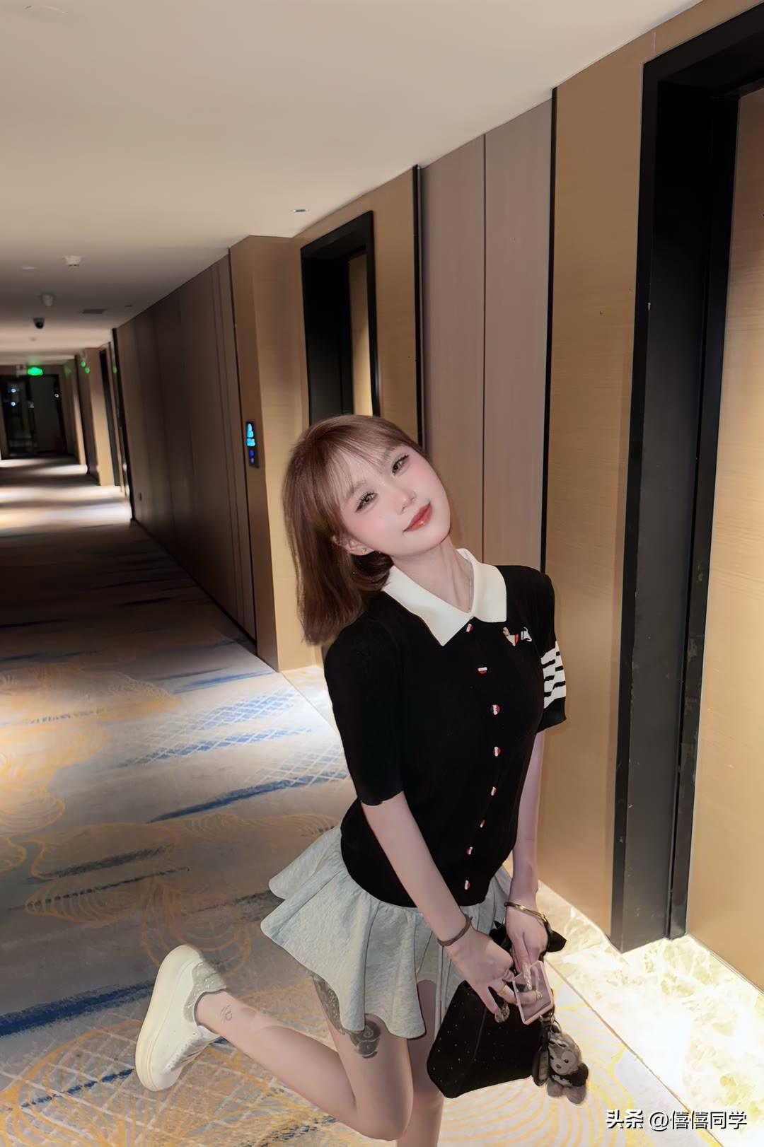“长廊映月影，美人倚栏时”，这画面美得像一幅古风画卷。就像大明湖景区，亭台楼阁轩