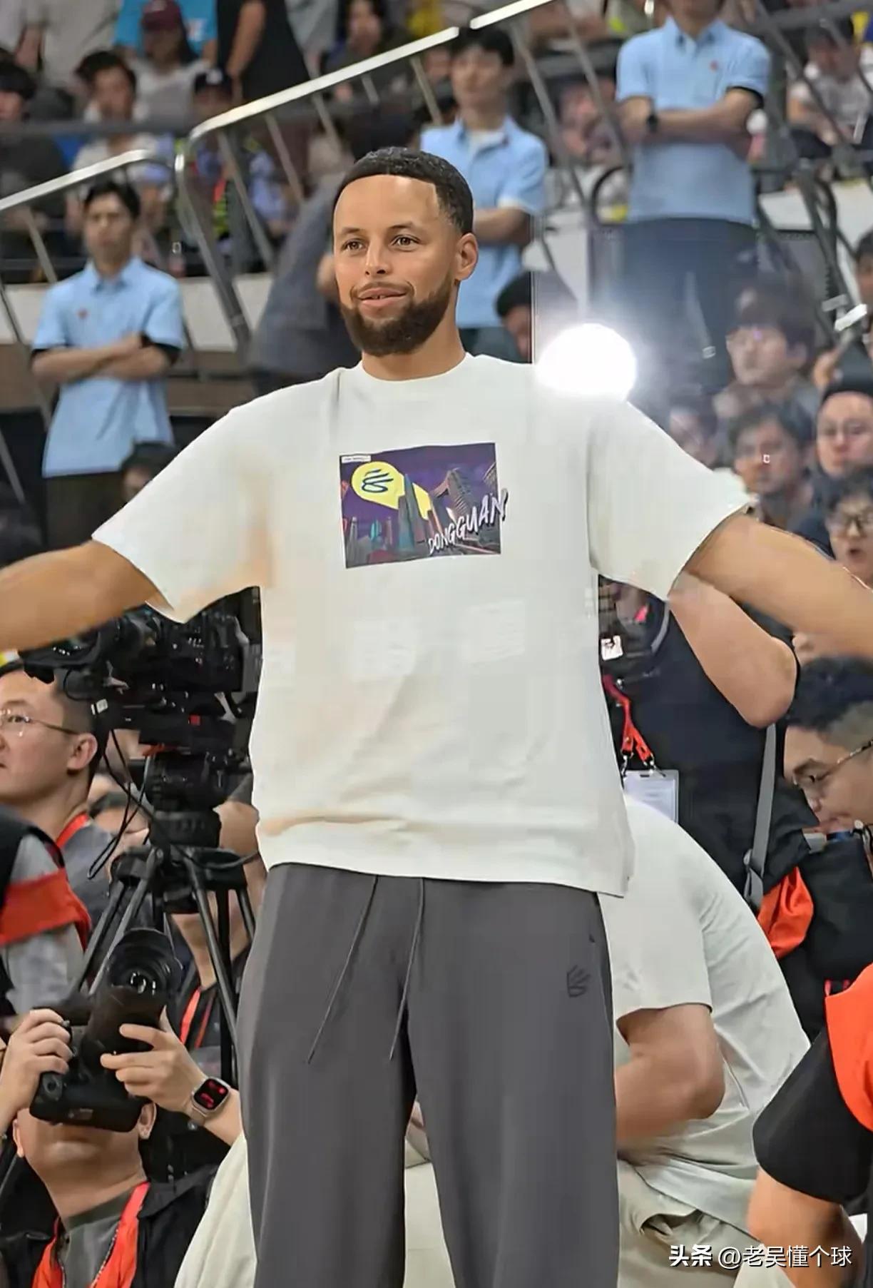 库里，给钱是真办事啊。

所有来中国行的NBA球星里，库里一定是状态最好的那个，