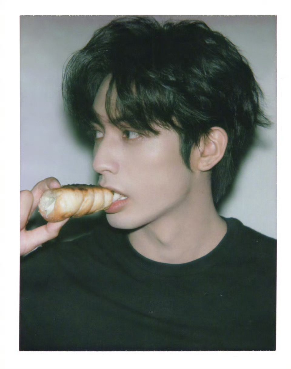 男明星撕拉片➕1️⃣ 宋威龙这张脸我只能说太权威👆宋威龙撕拉片 ​​​