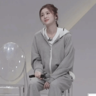 张慧雯跑调张慧雯虽然跑调了，但是喜感满满啊！太有意思了姐姐张慧雯浪姐一公小考唱歌