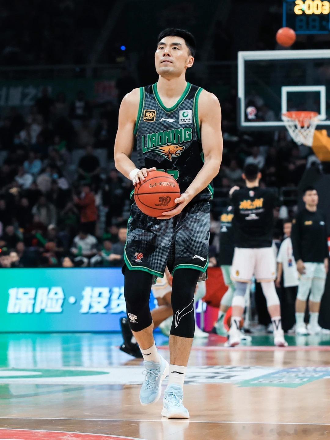 六月初夏，岁岁生辰，今天是辽篮功勋老将李晓旭的生日。从15岁青涩登场的少年，到3