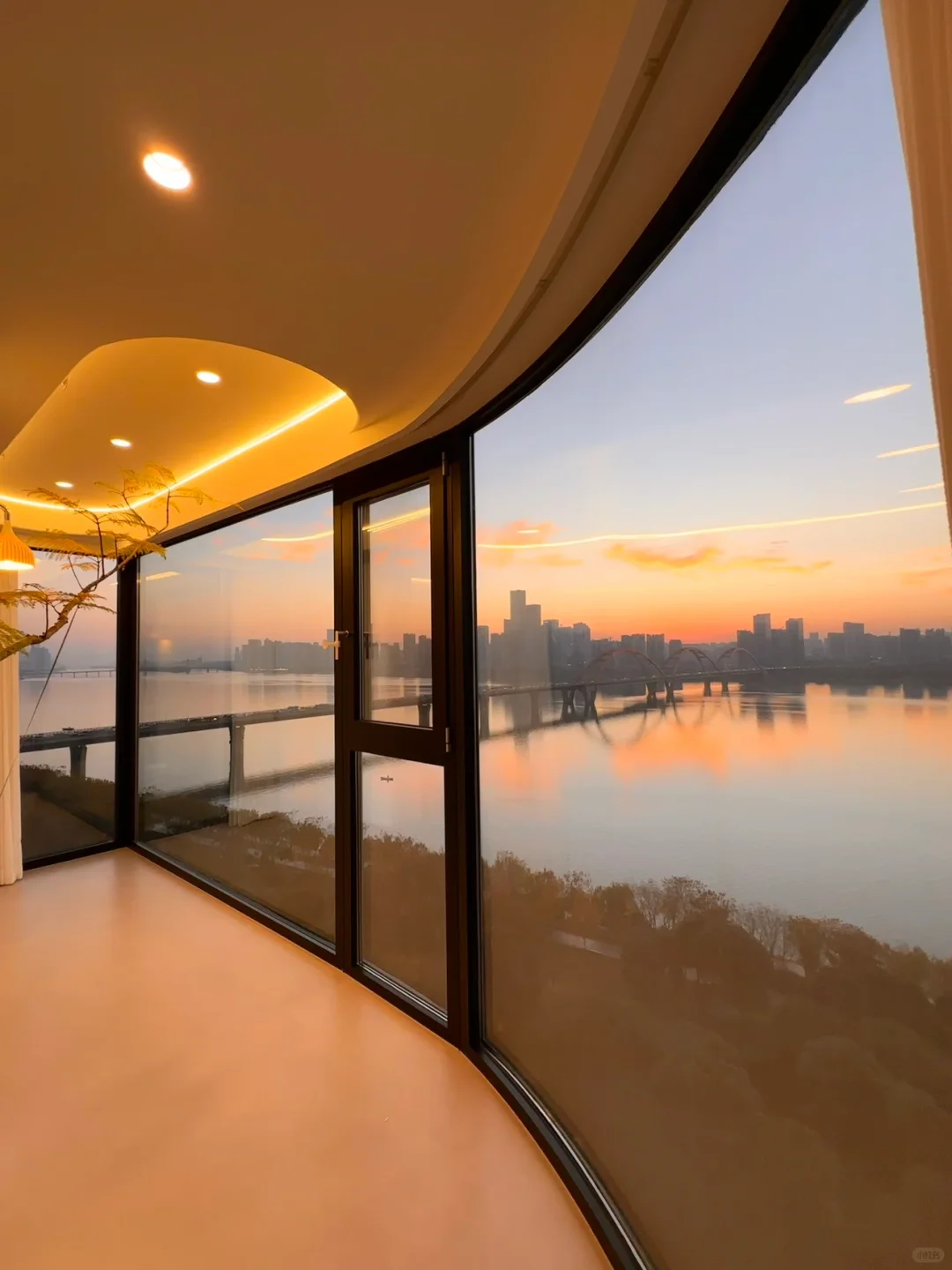 这是我花200W买的江景房阿，怎么可能不爱呢