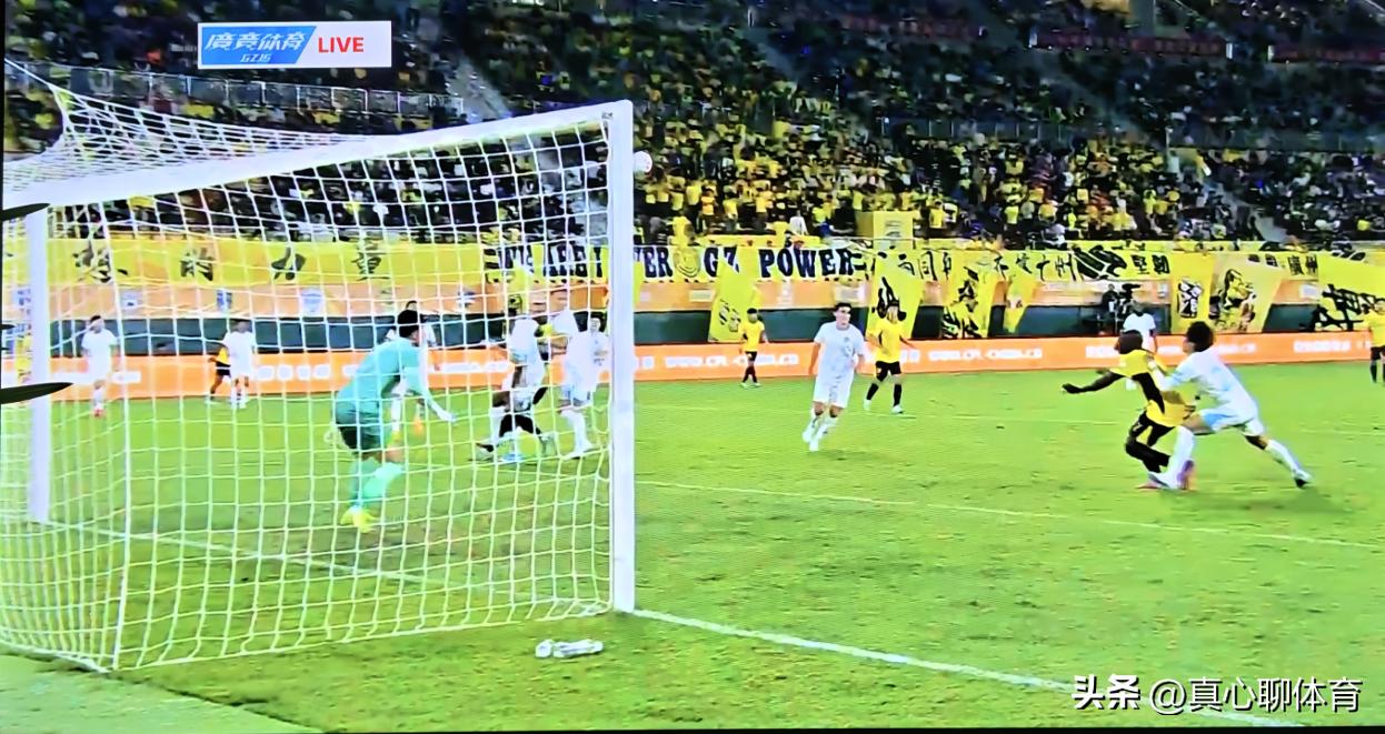 原广州队主教练萨尔瓦多现身广州豹VS宁波俱乐部的中甲揭幕战[大笑][大笑][大笑