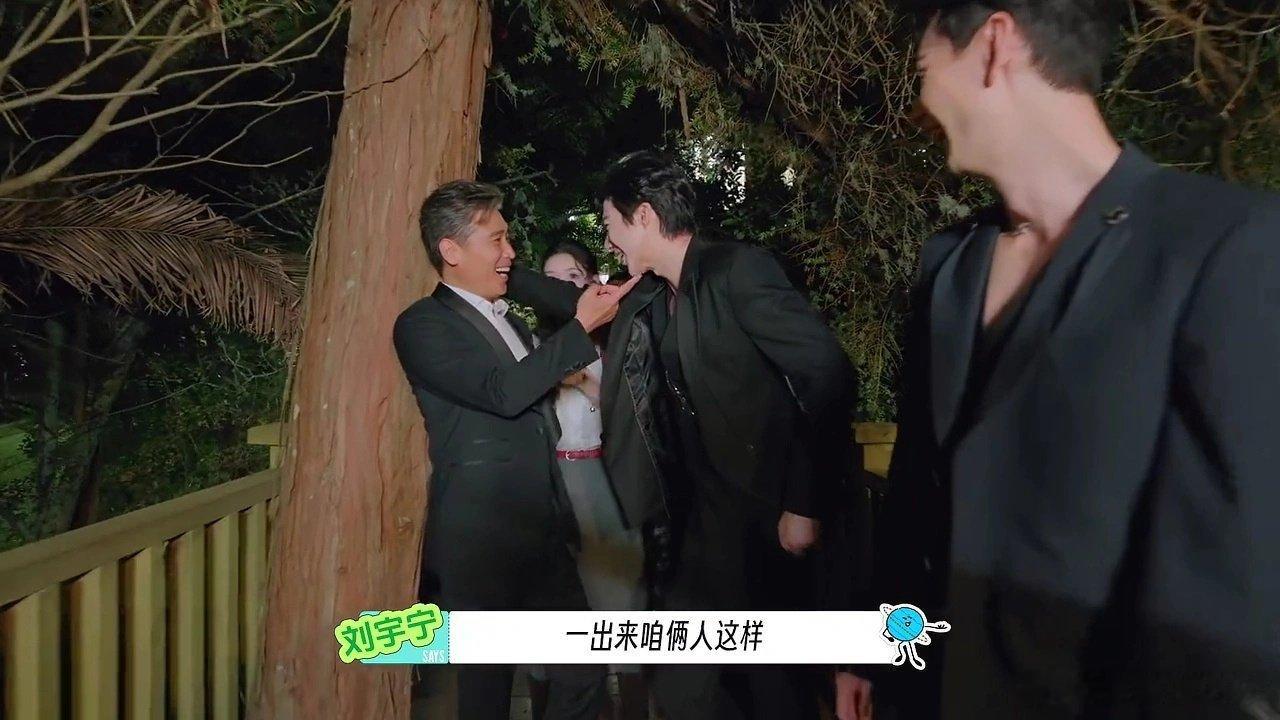 李哥，放开那个小伙儿，让我来