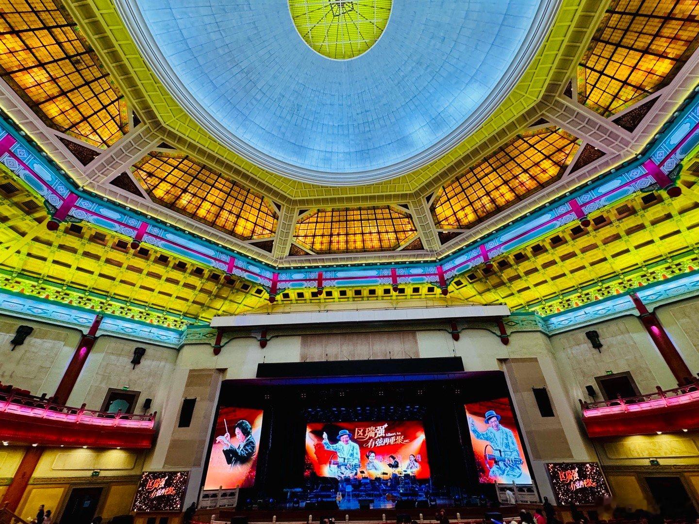 区瑞强演唱会 今晚只想听一首老区版本的《终身美丽》，也是我认为最匹配自己青春小说