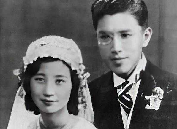 1993年，92岁的周培源爬到妻子的床边，用尽力气喊：我爱你。1993年，北京燕