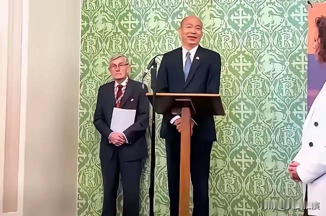正在英国窜访的韩国瑜又干了一件让人目瞪口呆的事——他在英国议会的酒会上，用英文喊