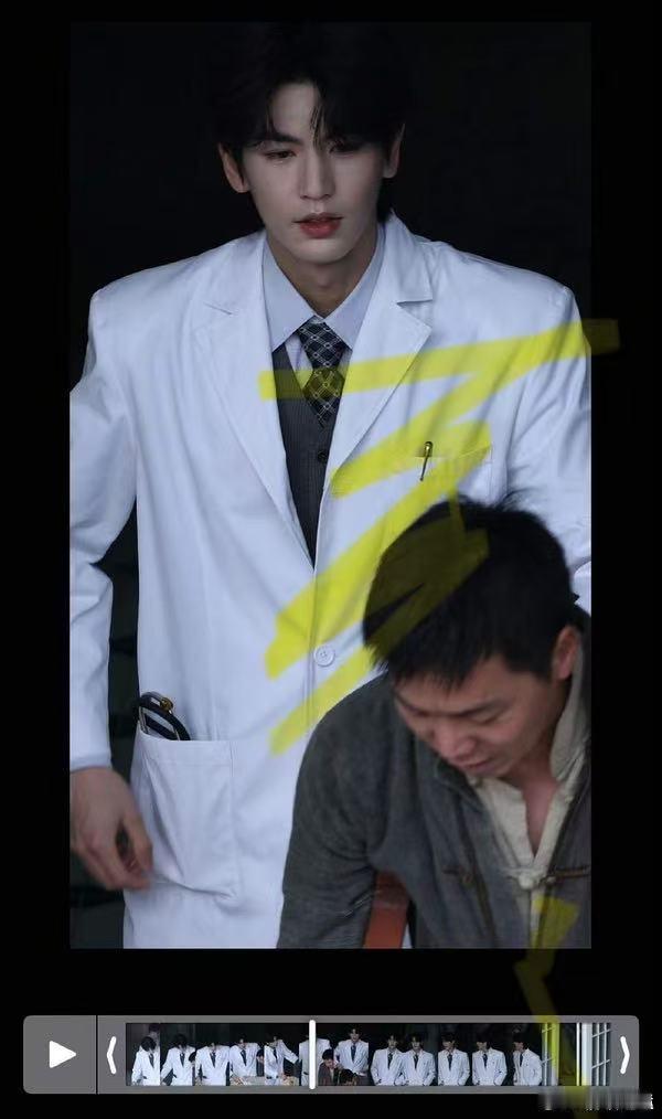 张凌赫首部民国男主张凌赫《这一秒过火》开机路透太绝了！民国造型适配度满分，这颜值