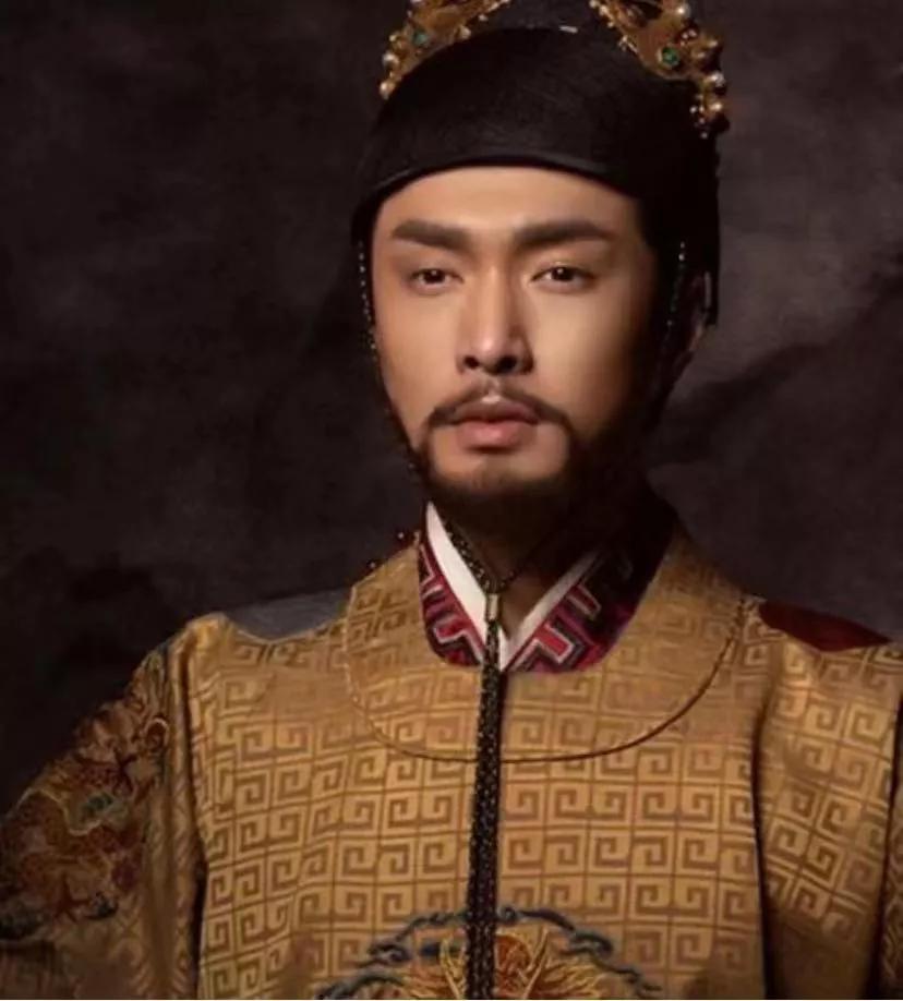 朱祁镇，是大明最强战神还是最强败家子?
朱祁镇是幸运的，他九岁登基接手了仁宣之治