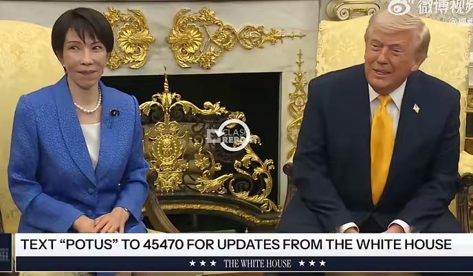 看把高市尴尬得，脚趾丫子抠地。在她与特朗普会面时，有日本记者问特朗普为什么攻击伊