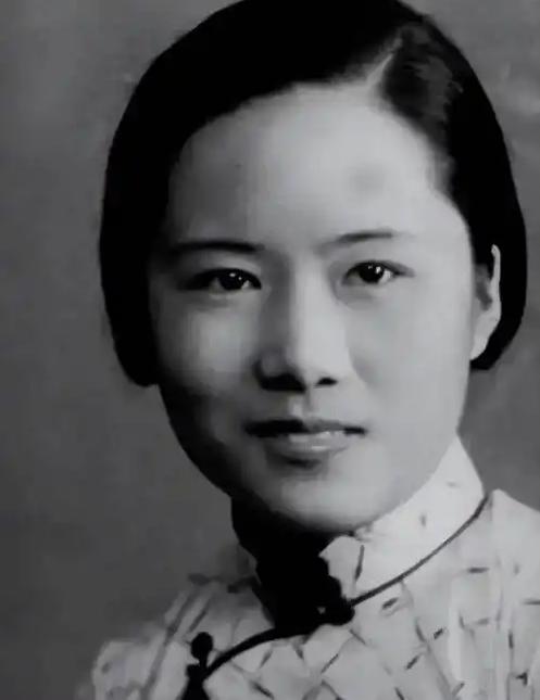 她亲手帮美国造出原子弹，诺奖却没她的份！37年后回国见周总理，开口第一句话却是—
