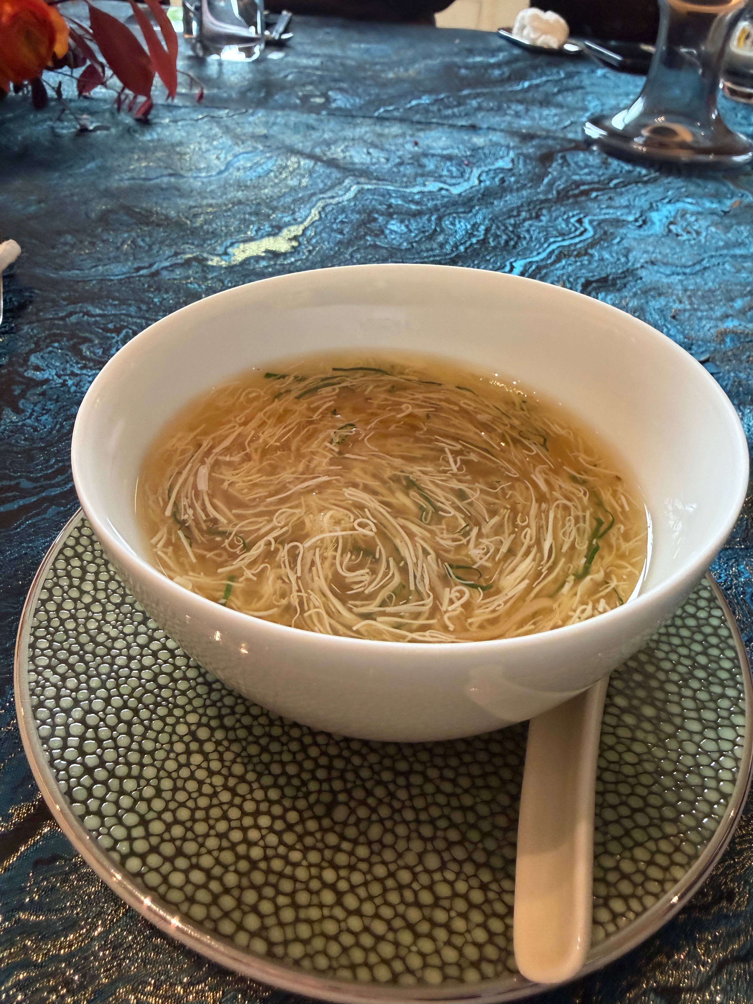 来上海吃繁花宝总同款，细节了。一会去看看汤臣君品的叠拼 上海·汤臣君品