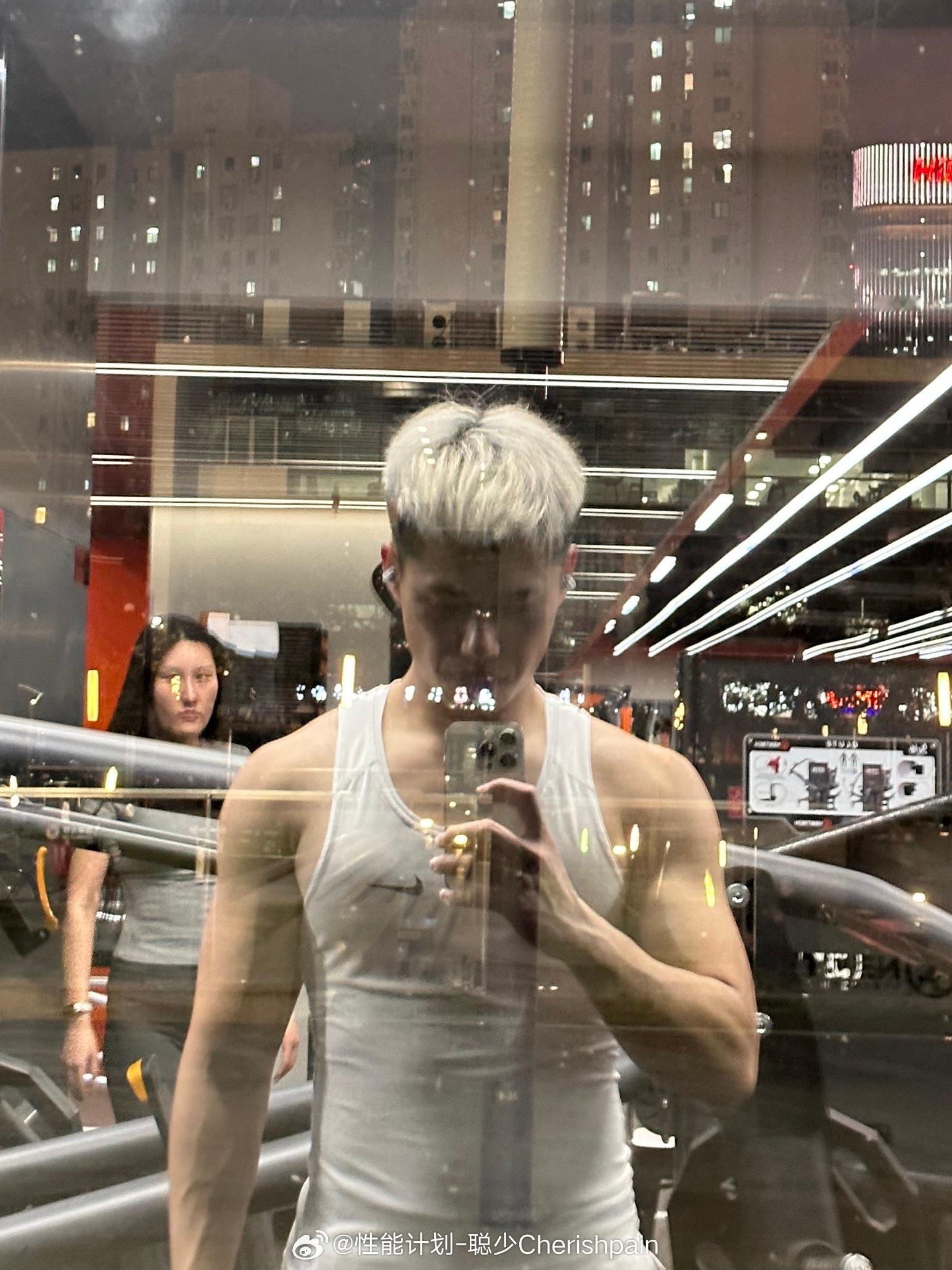 聪式生活 今天开你！练完腿开手动档雀实有点挑战 